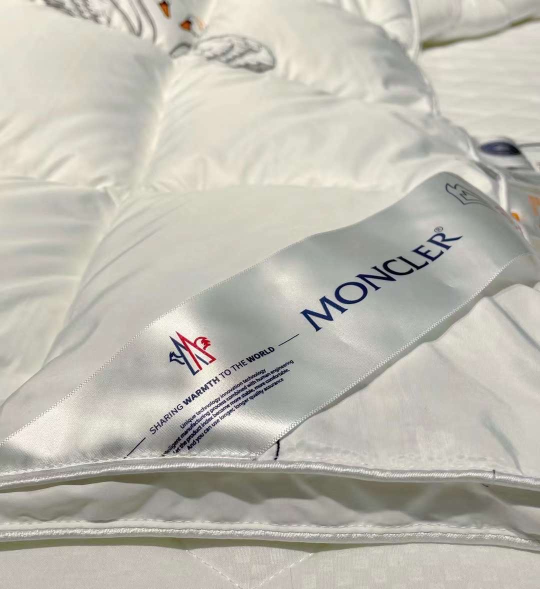 RUỘT CHĂN LÔNG VŨ MONCLER